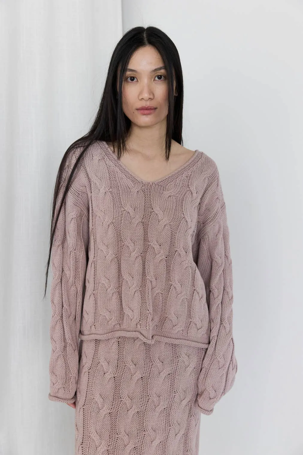 The Charlotte Sweater | Detailed V-Neck Cable Knit Pullover: CREAM / SMALL